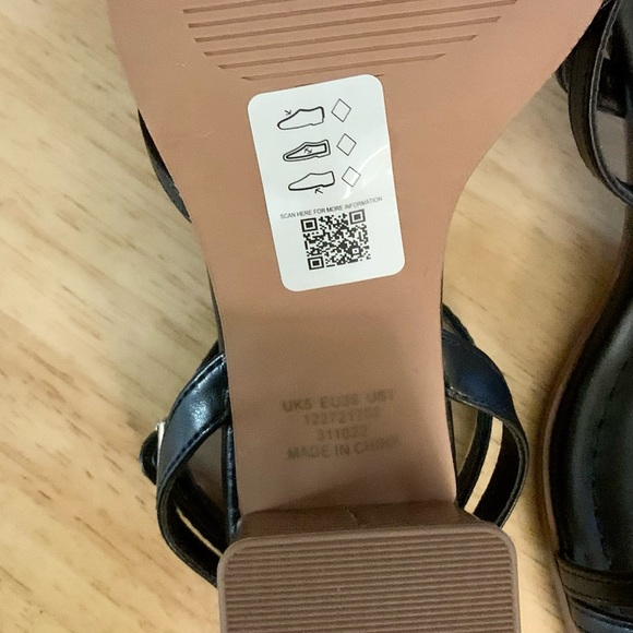 ASOS Design Ankle Strap Sandals - Picture 3 of 8